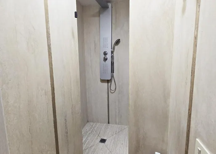 Myomax Hospety Group רומא